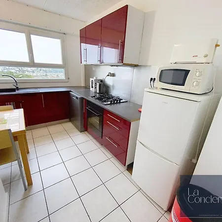 Avec Vue-les Rocs-poitiers-laconciergerie Πουατιέ