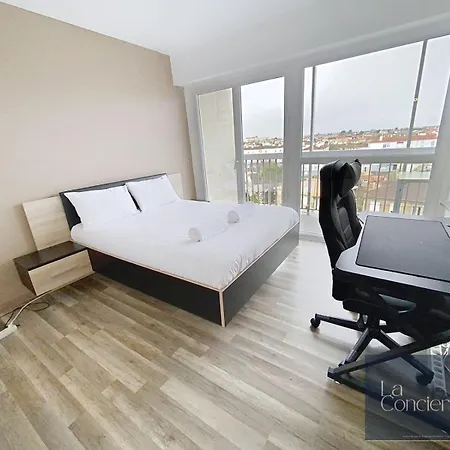 Avec Vue-les Rocs-poitiers-laconciergerie Πουατιέ